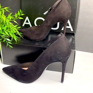 AQUA KAILANA ANKLE STRAP POINTED TOE PUMPS.